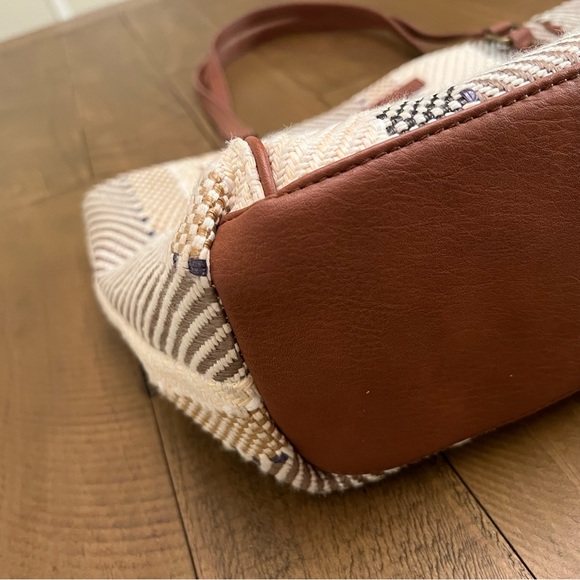 Sakroots Metro Tobacco Batik Stripe Artist Circle Medium Tote - Picture 6 of 10